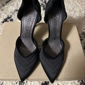 Pedro García heels